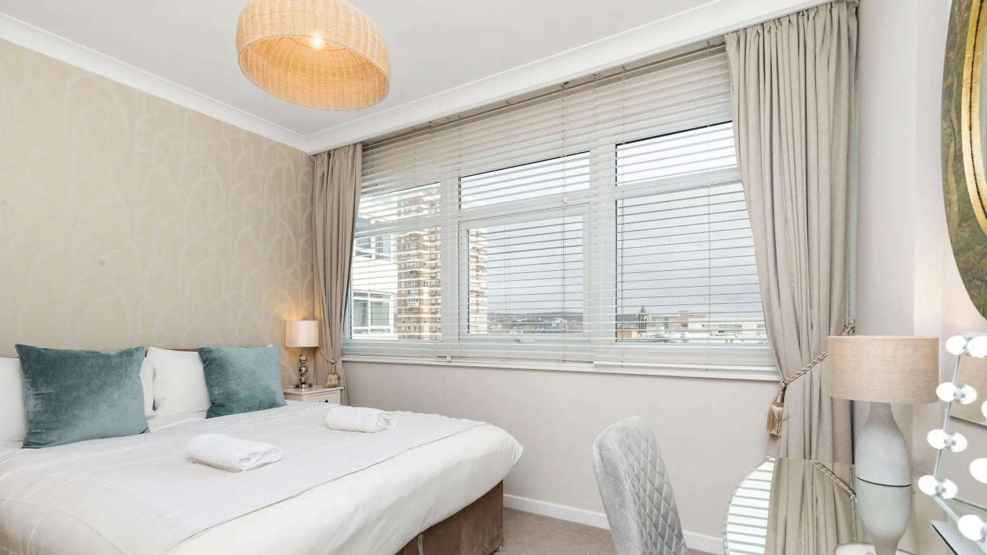 Coastal Sunset With Direct Seaviews By My Getaways Apartment Brighton 0*,  United Kingdom